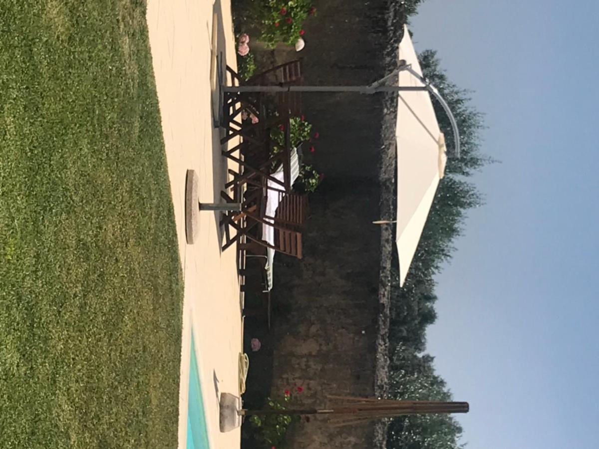 Adobe Typical Cottage Alpalhao  Luaran gambar