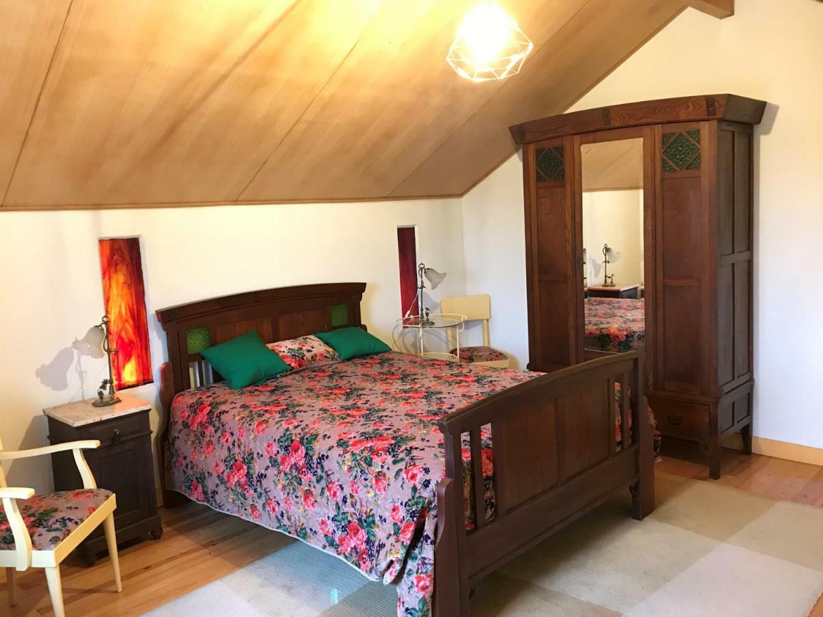 Adobe Typical Cottage Alpalhao  Luaran gambar